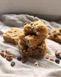 tahini blondies with choc chips and pecan nuts
